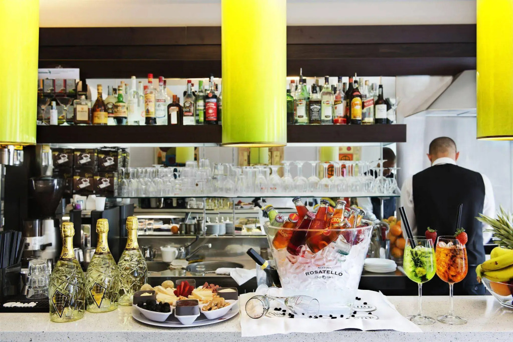 Twentyone Hotel