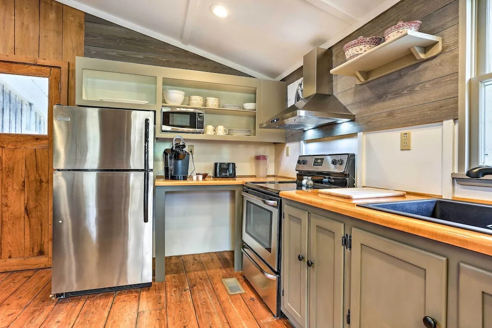 Cozy Hatteras Island Abode ~ 1 Mi to Frisco Beach!