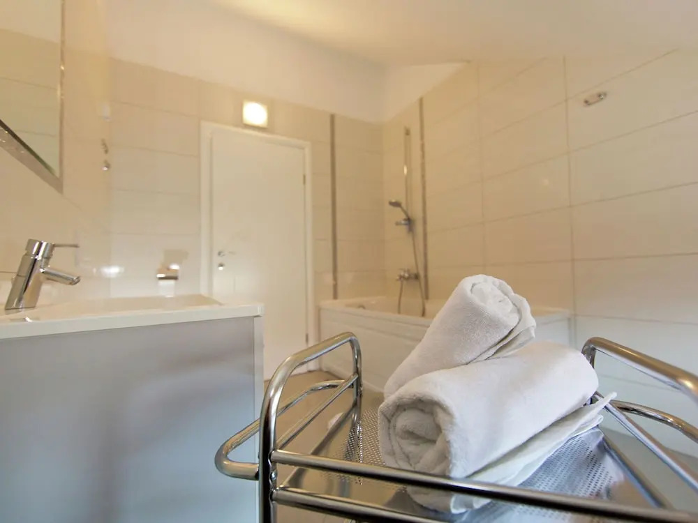 Luxury Apartment in Private Home With Private Pool & Garden, Bbq, Wifi, Parking