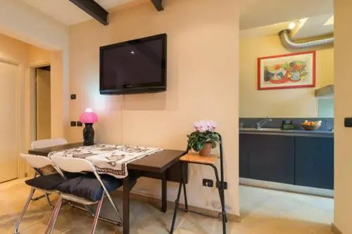 Nadia's Lovely Home - WITH PRIVATE GARDEN AND JACUZZI