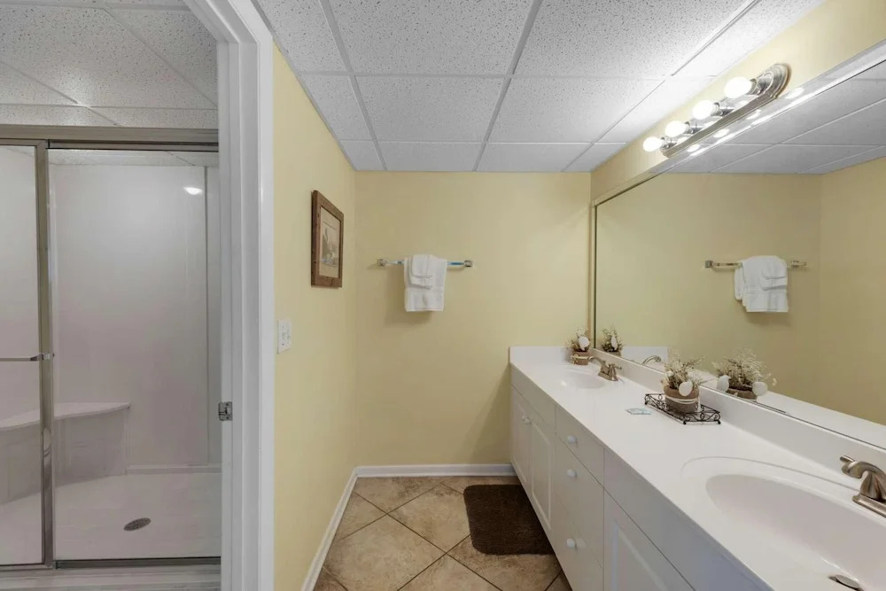 Long Beach Tower 3, 3 Bedroom Apartment