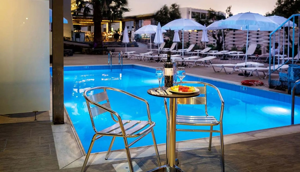 Pollis Hotel