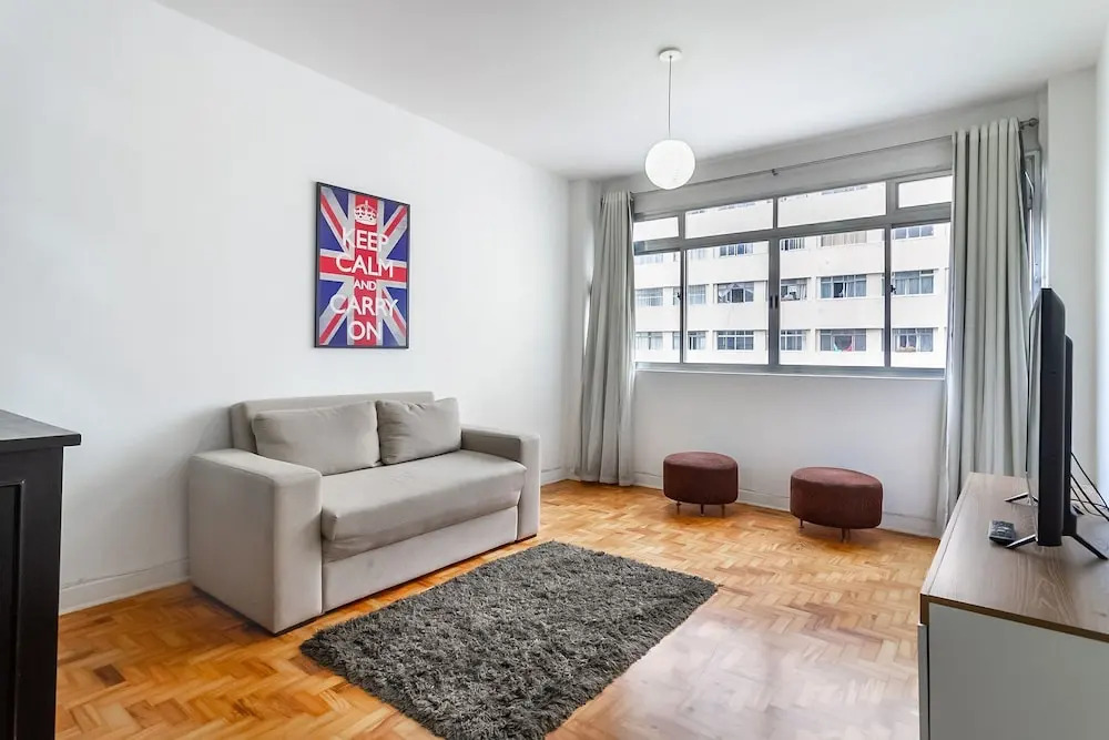 Amplo apartamento no centro, 2 quadras do metrô