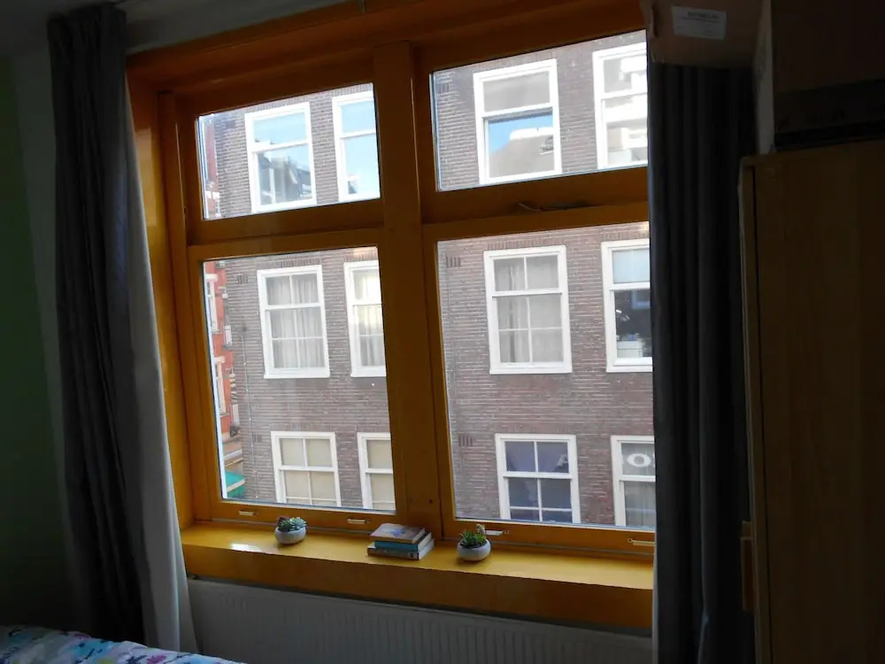 Room in Amsterdam Center No Parties Allowed