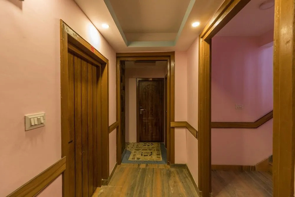 OYO 611 Hotel Everest Regency