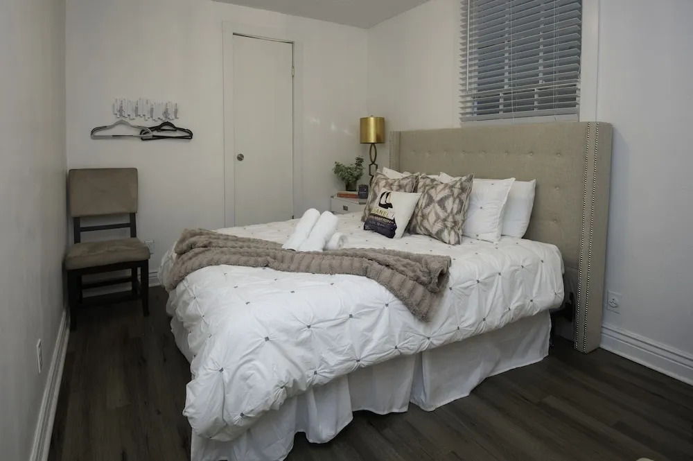 5 BR for 10! Prime Spot Near FR QT by YouRent!
