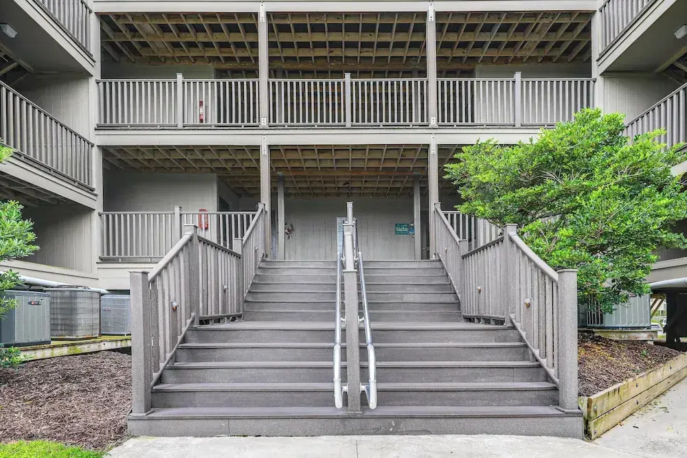 Steps to Sand! Condo w/ 2 Pools in Atlantic Beach