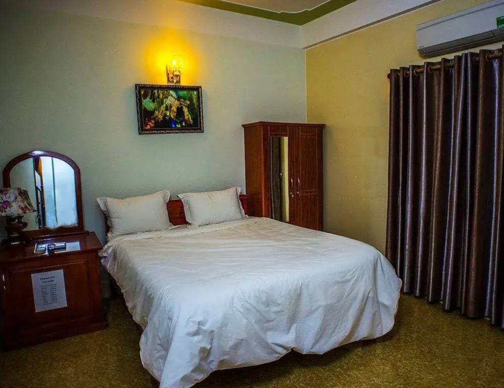 Paradise Hotel