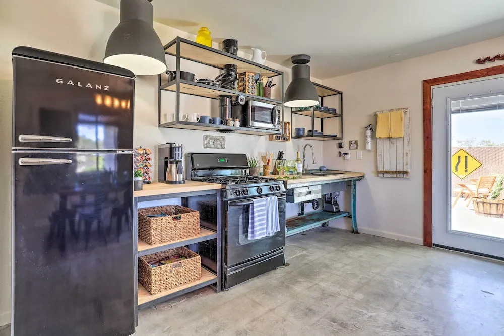 Indie-eclectic Desert Home w/ Hot Tub + Patio