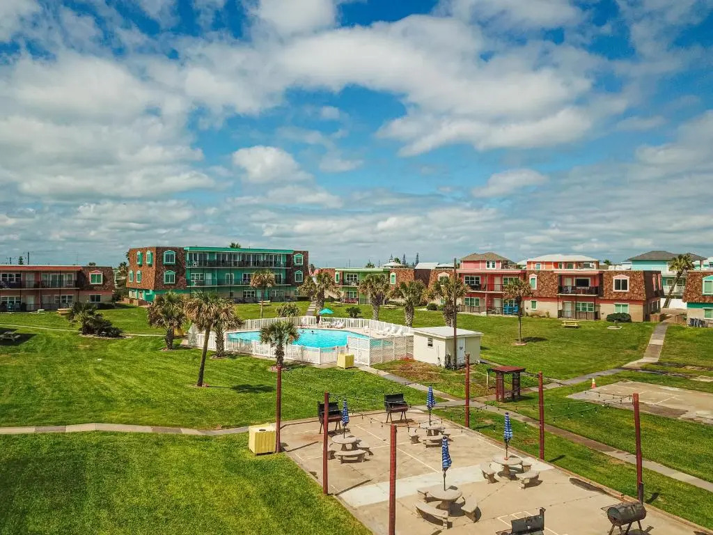 IR45 Bottom Floor Condo, 3 Bedrooms 2 Bath, View of Shared Pool, Boardwalk