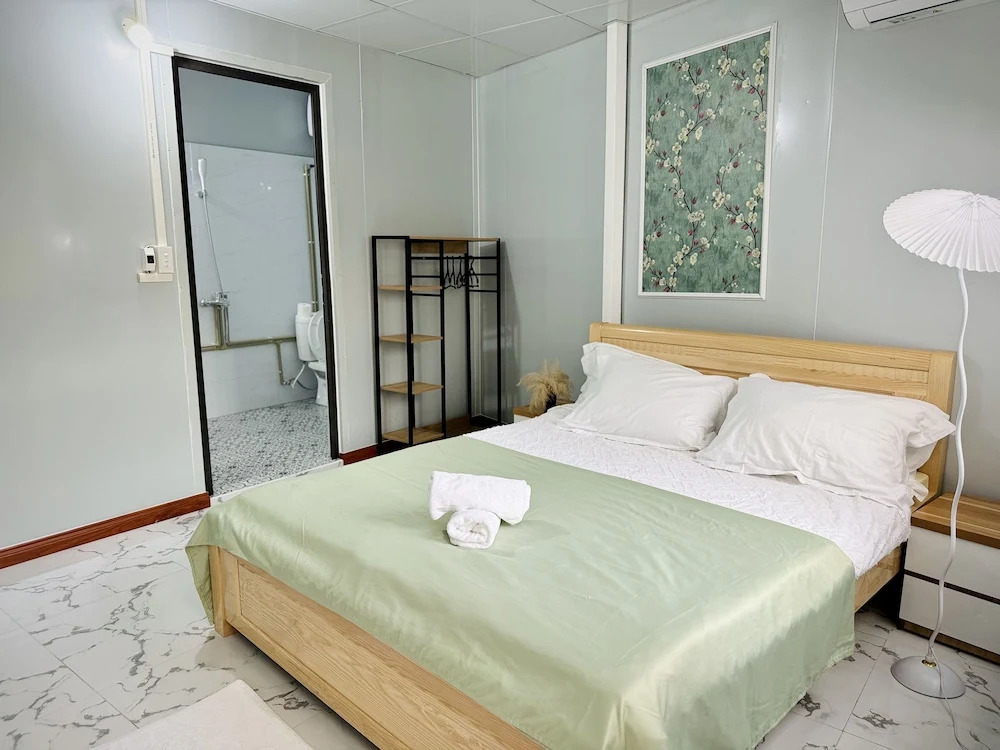 Local Me - Exclusive Centre Room
