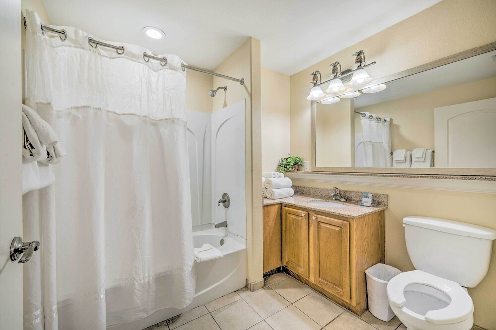 1 Mi to Disney: Condo w/ Water-view Balcony!