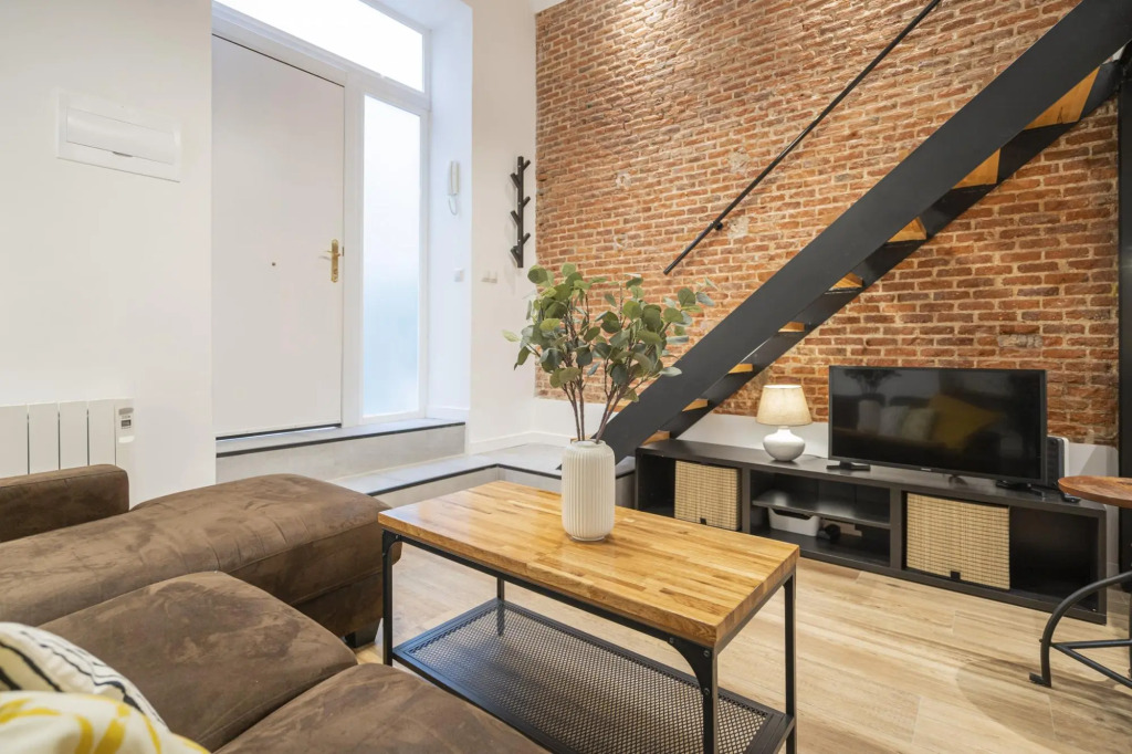 M (MPE35) Apartamento dúplex con patio