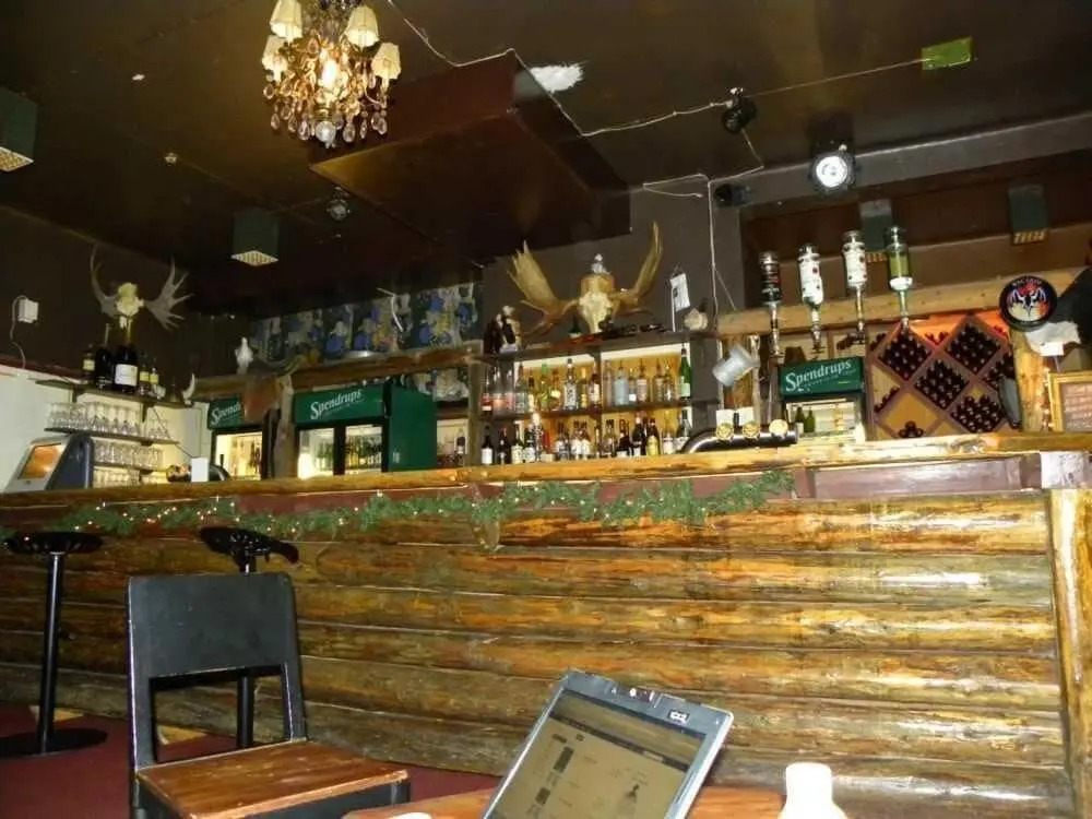 Le Ski Lodge & Steakhouse