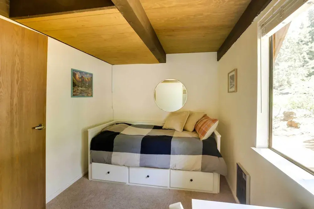 Spacious Cabin w/ Deck, < 3 Mi to Donner Lake