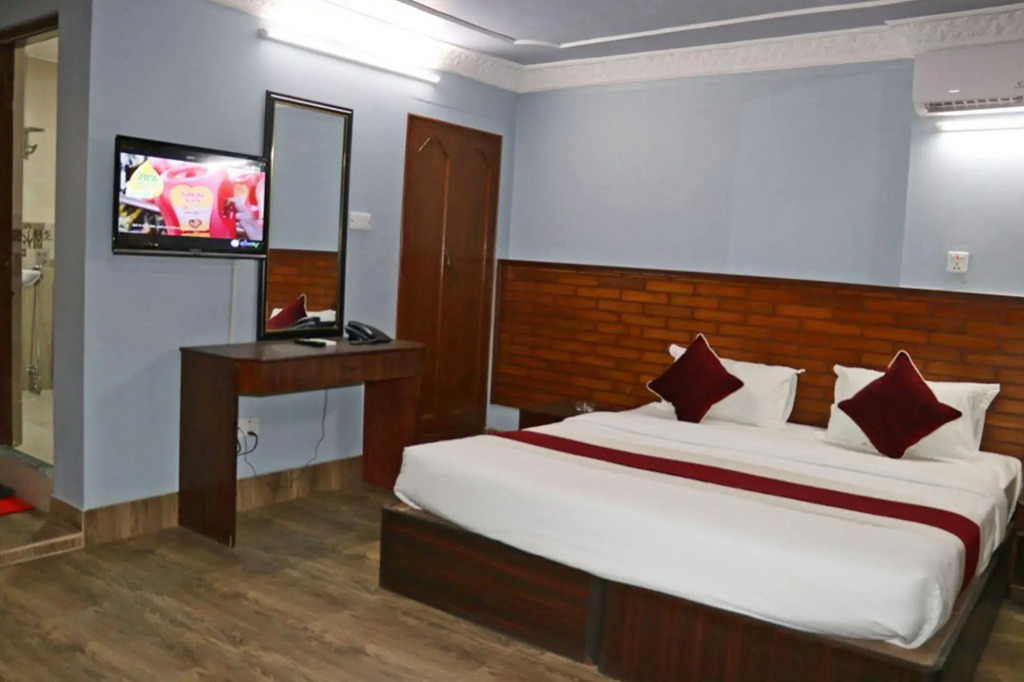 OYO 374 Hotel Holiday Taj (p) Ltd