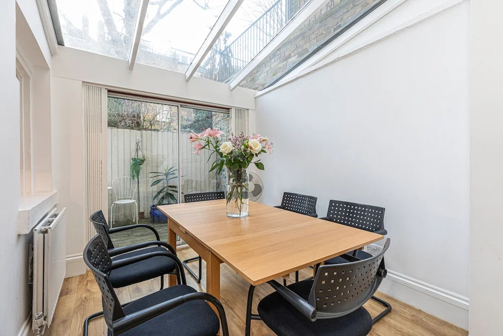 Charming 1-bed flat w/ patio near Notting Hill