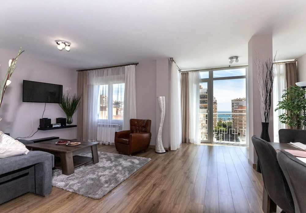Plaza de Toros II - Recently Renovated Condo in Malaga Centre, Sea Views, 5 Mins Walk to Beach