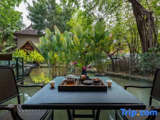 YunGuan Shunde House Resort Hotel  （Jinghong, West Shuangjing Starlight Night Market Shop)
