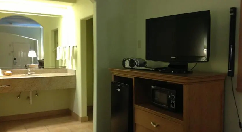 Woodland Inn and Suites