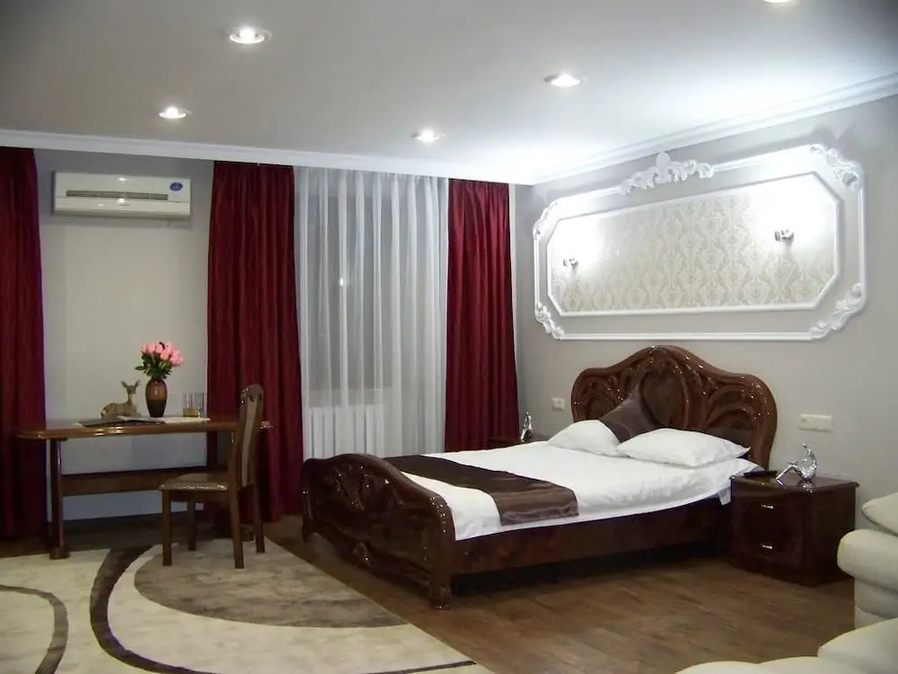 Sky Lux Hotel