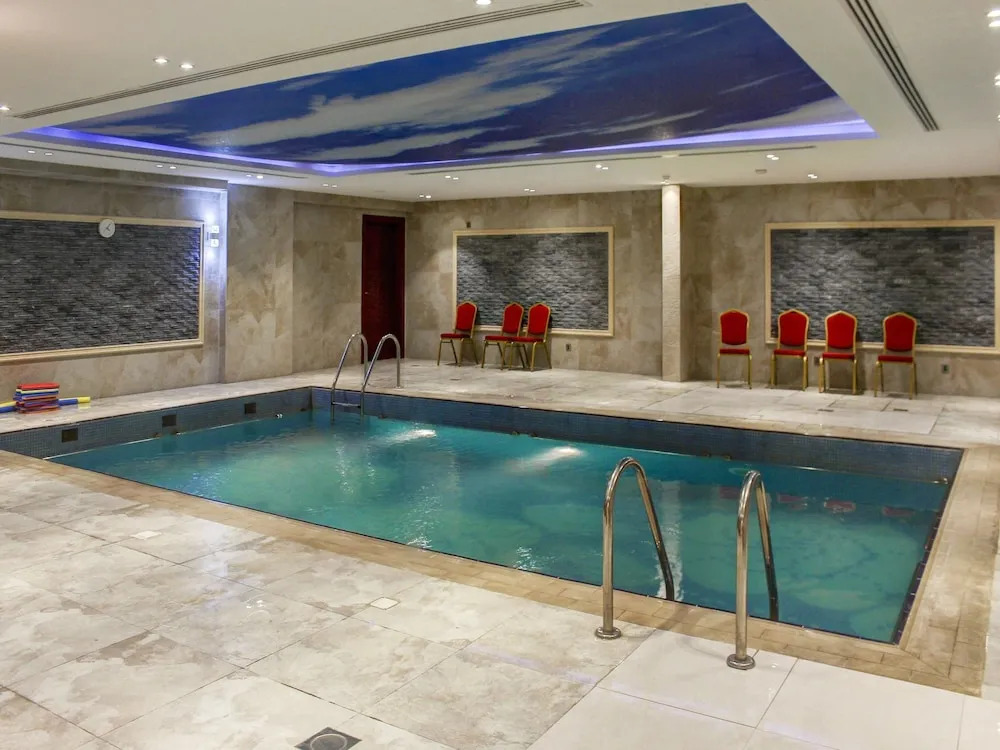 Capital O 581 Goldish Hotel