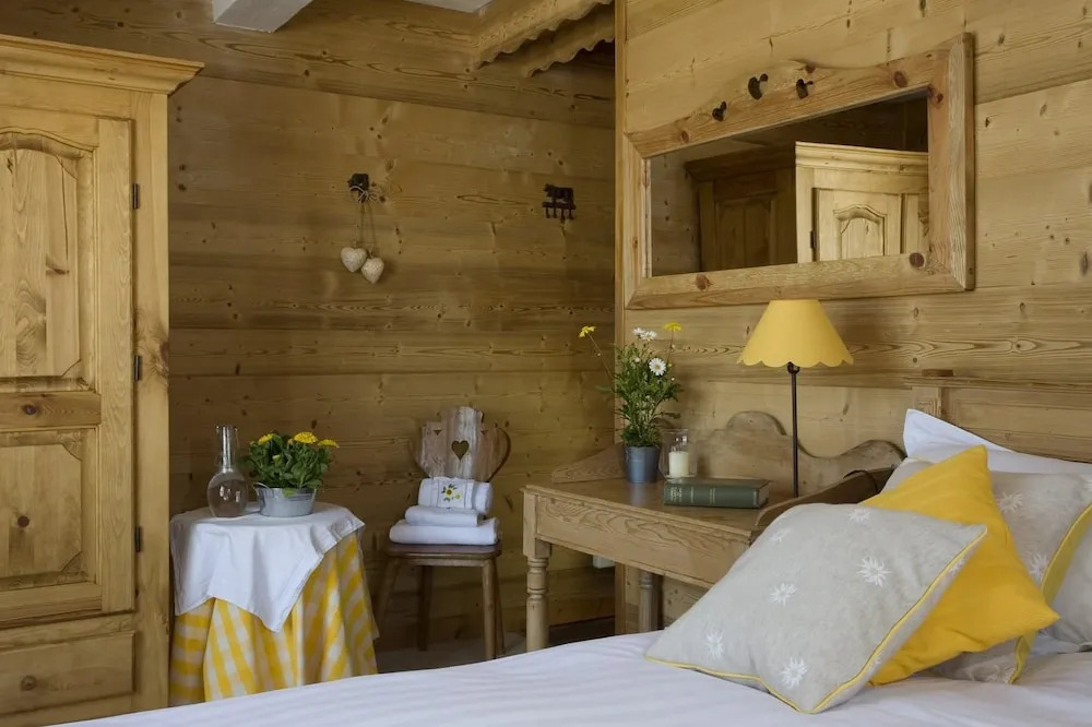 Aravis Holidays 7 Bedroom Chalet