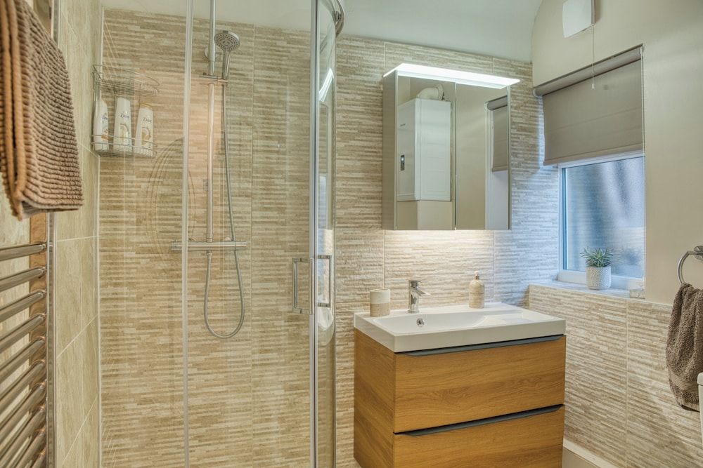 Tranquil Studio - Sleeps 2 & Private Parking