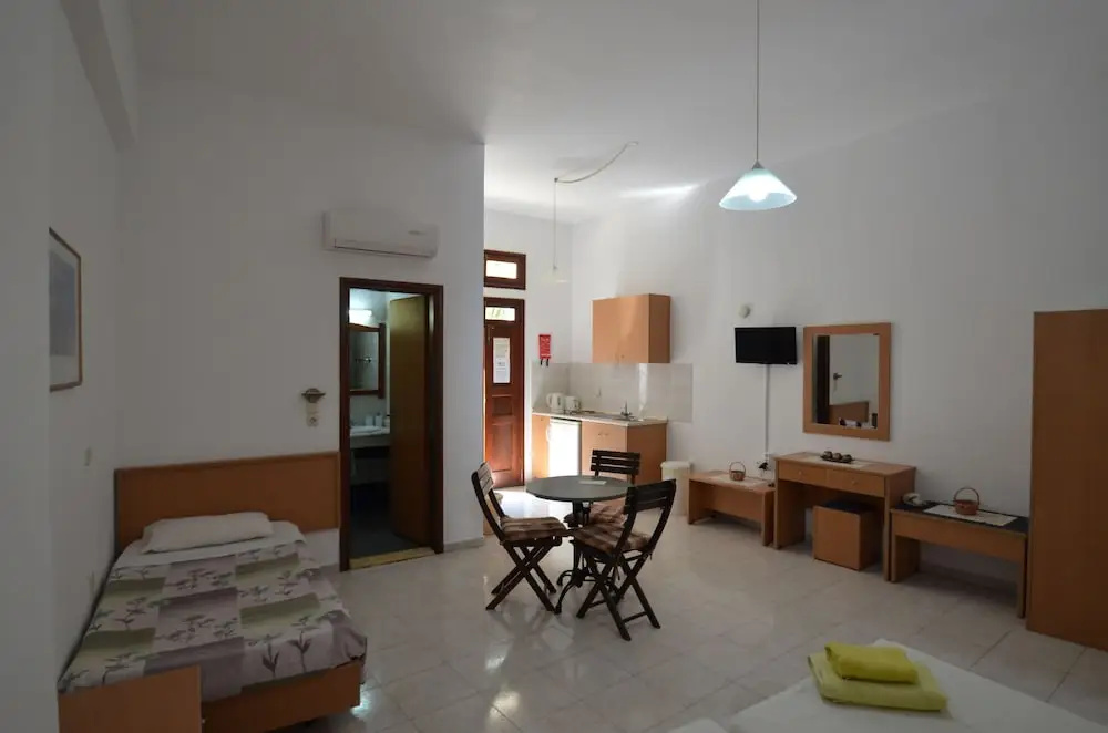 PHILIPPOS STUDIOS & APT