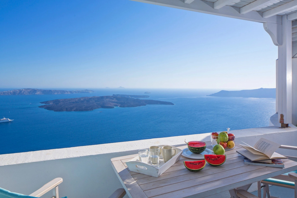 Villa Gaia, 3 bedroom villa with amazing views at Imerovigli