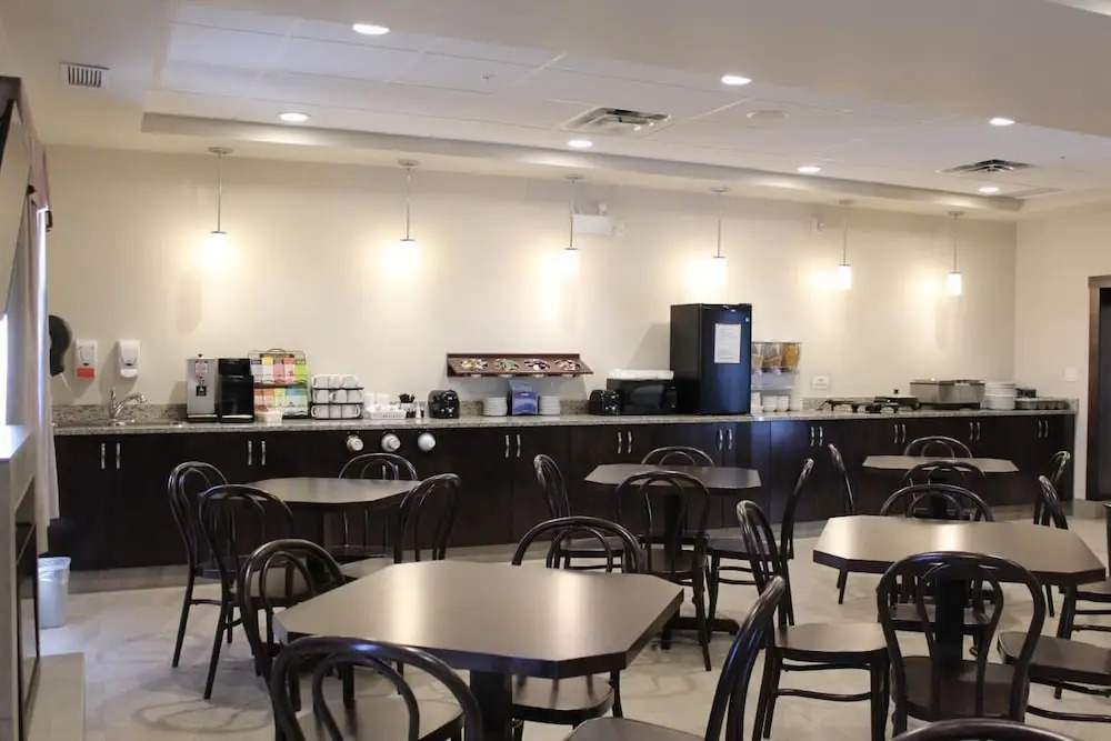 Prairie Moon Inn & Suites Macklin