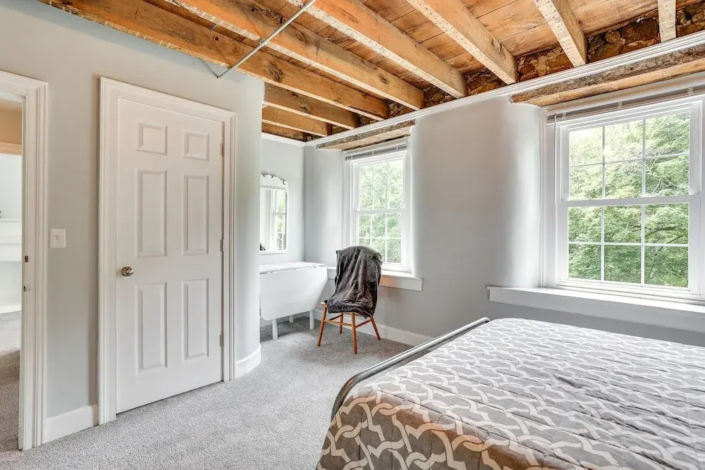 Large Historic Home in Pennsylvania Dutch Country!
