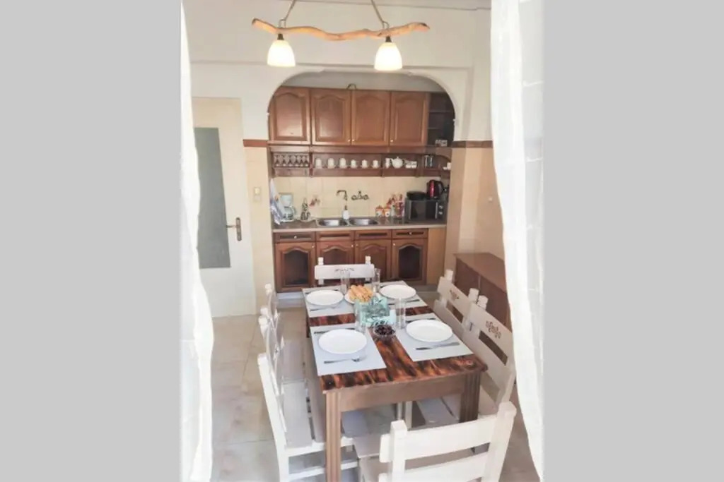 Apartment 100m2, center of Sitia, WiFi, 350m beach