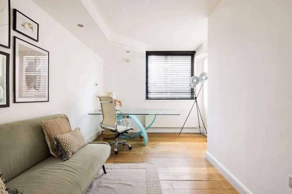 The River Thames View - Stunning 2bdr Flat With Study Room + Balcony