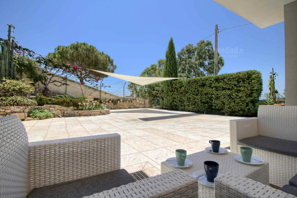 Apt B - Beach View Villa Controvento