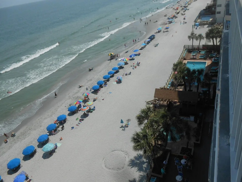 0801 Waters Edge Resort 3 Bedroom Condo by RedAwning
