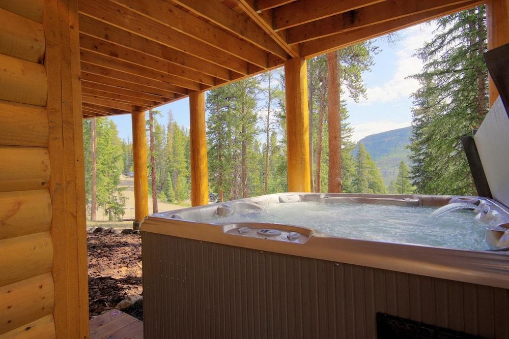 Grand Moose 3 Br home by RedAwning