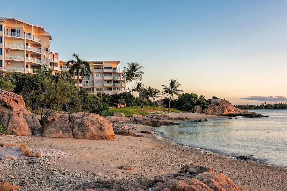 Coral Cove Apartments - Absolute Beachfront Resort Bowen