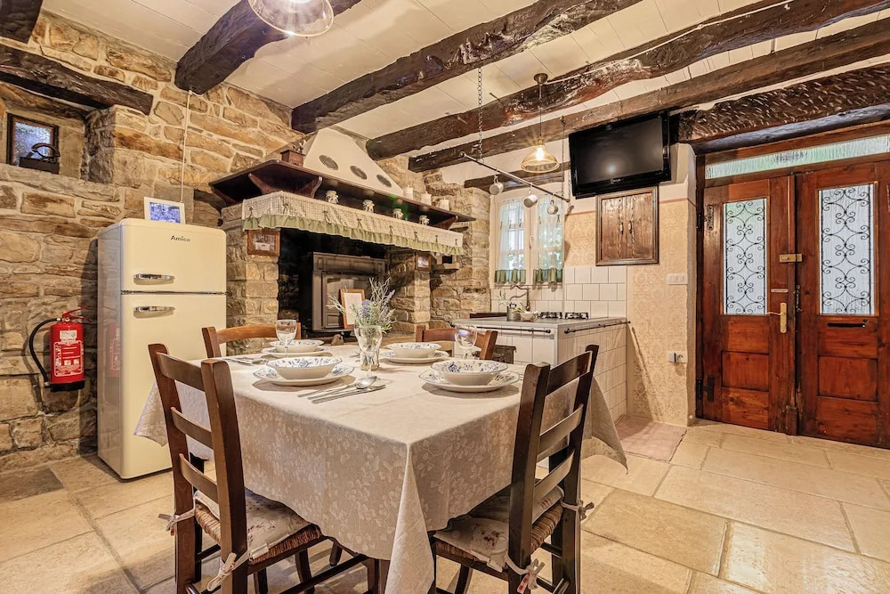 Istrian Stone House With Hot Tub