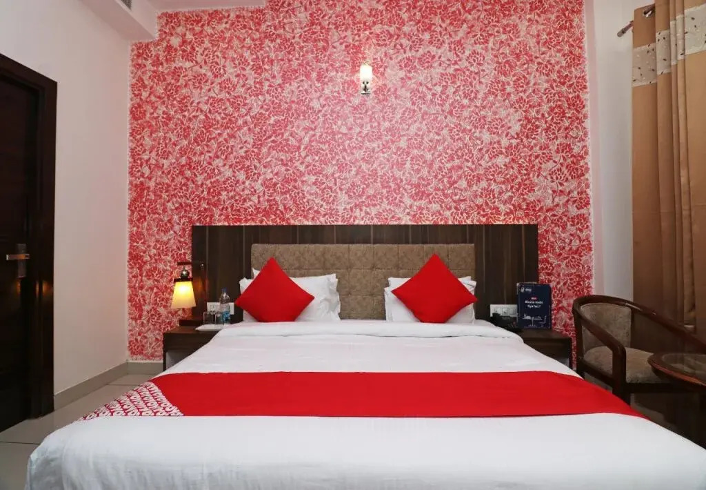 Omang Hotel by OYO Rooms