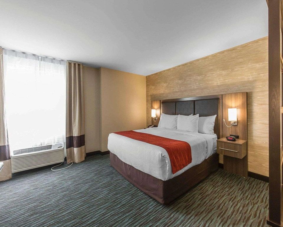 Comfort Inn & Suites Airport North