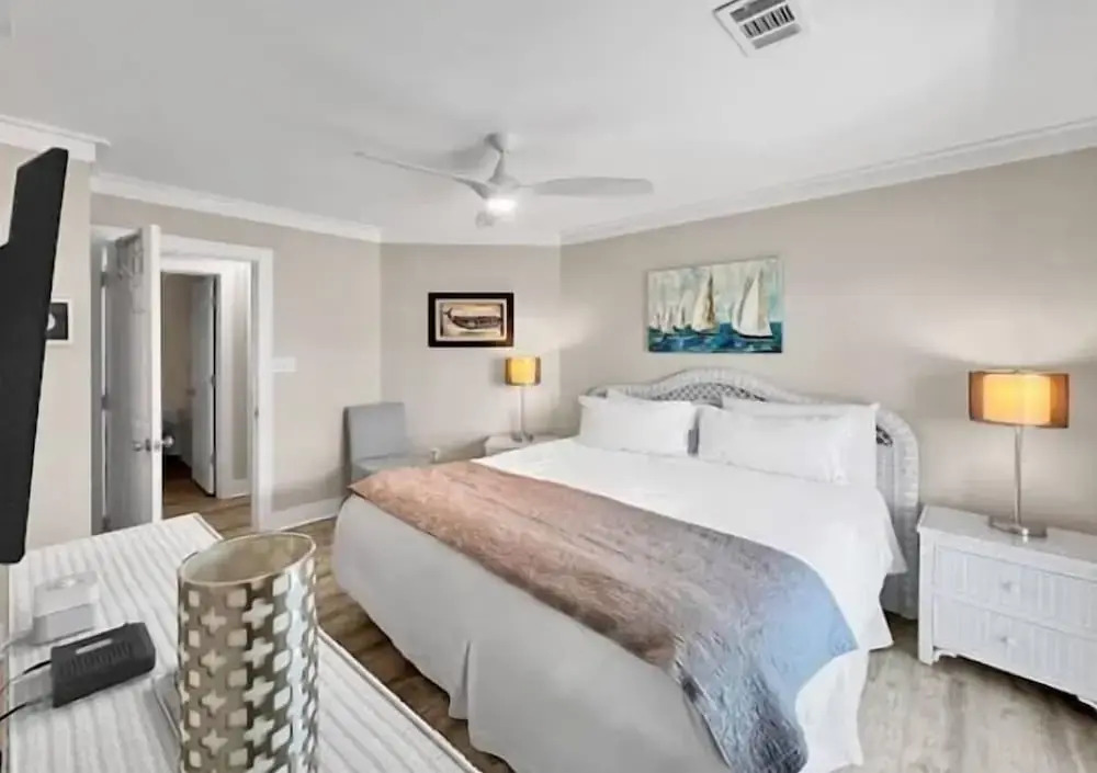 Beachside Villas 122- Sun for the Roses