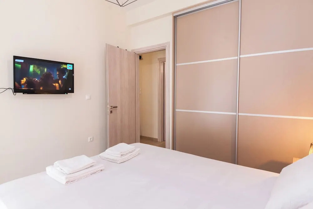 Urban Chic 2BR Experience in Galatsi