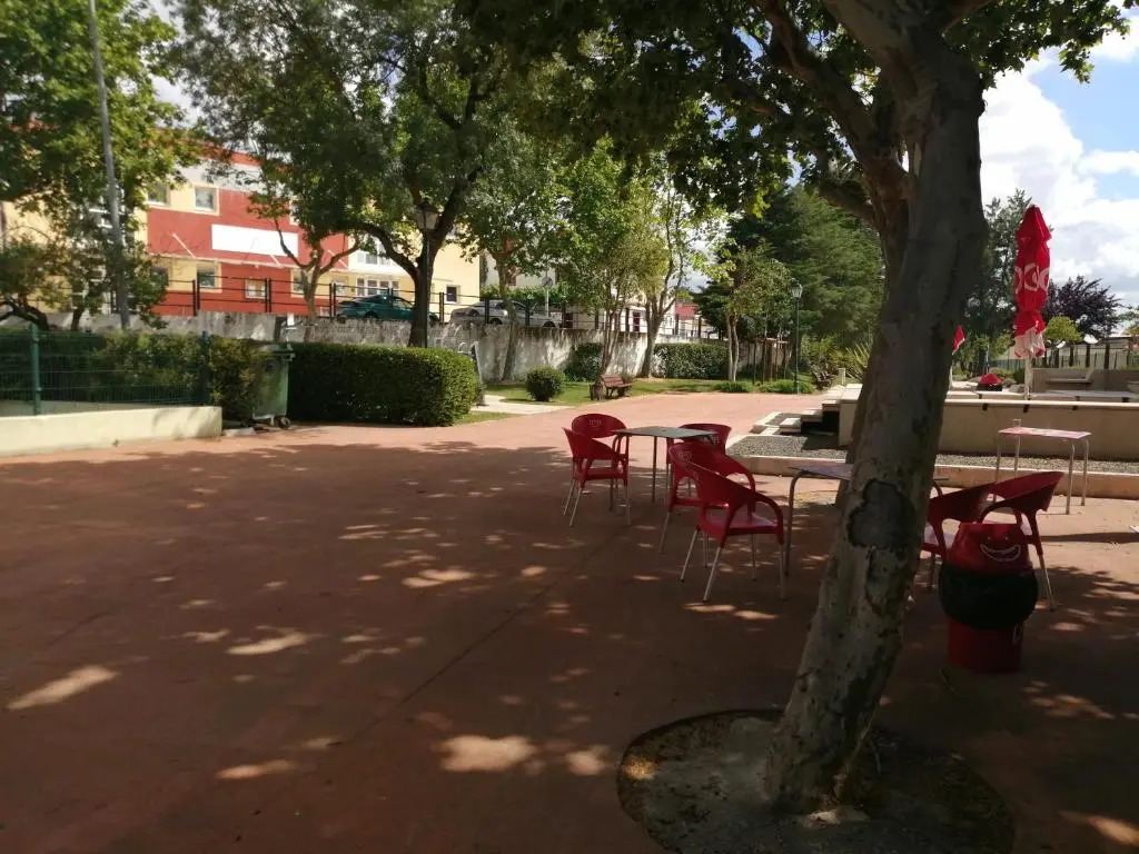 Alojamento - Apartamento ou quarto - Estacionamento à porta