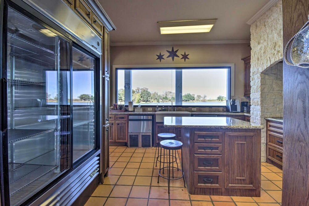 Lakefront Wallis Ranch w/ Private Beach & Patio!
