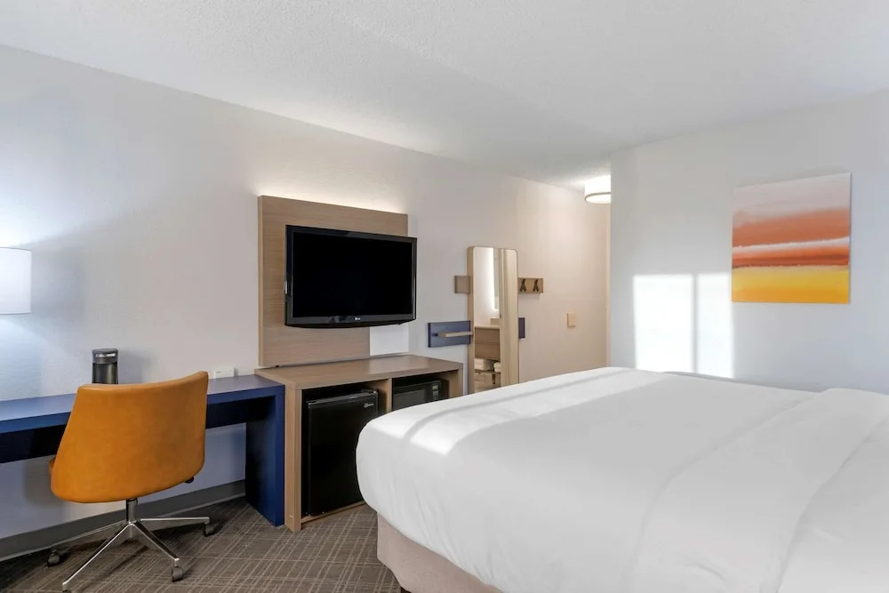 Super 8 Clawson/troy/detroit Area