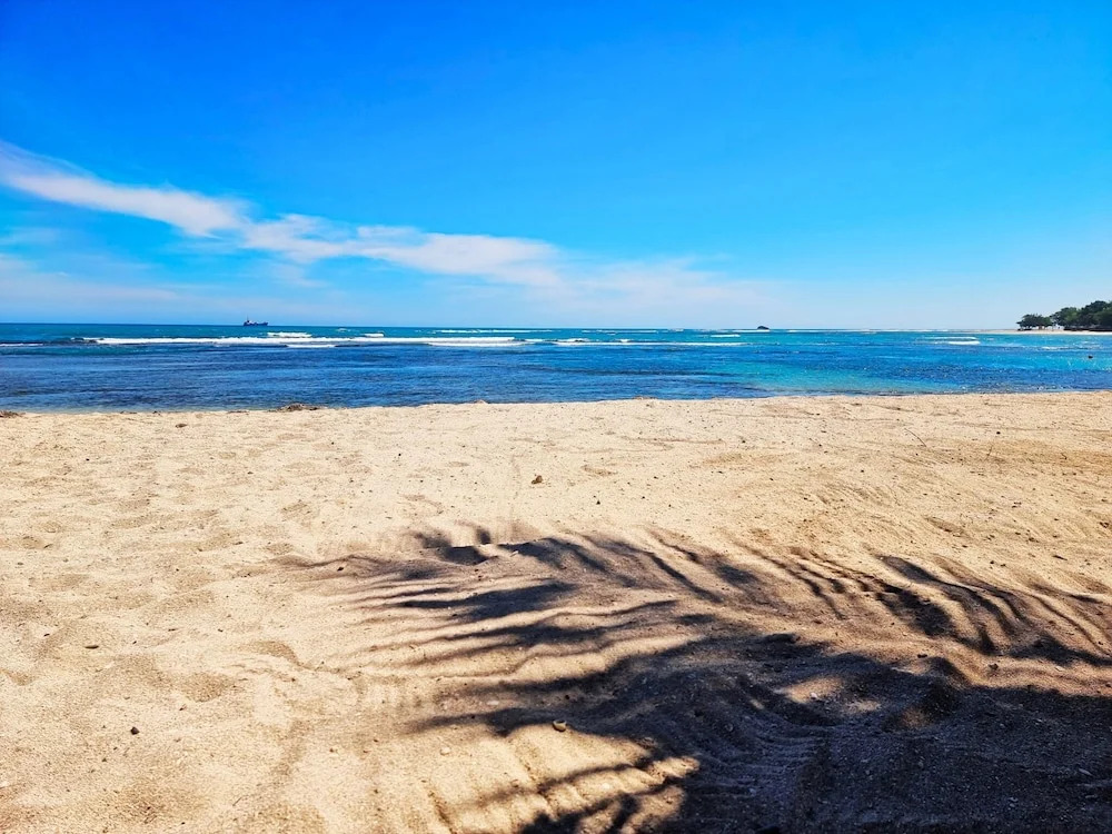 Costambar Beachfront Stay with Pool