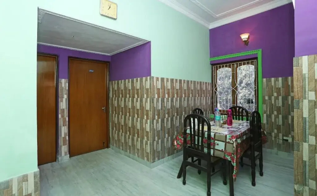 White House by Oyo Rooms