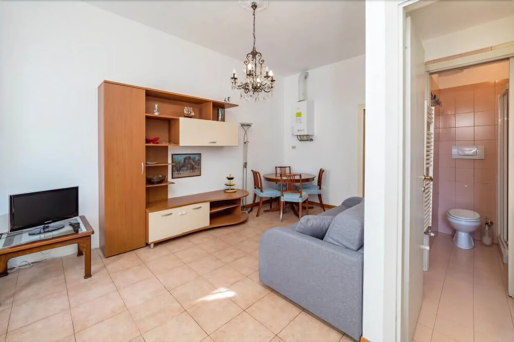 Viale Corsica 38