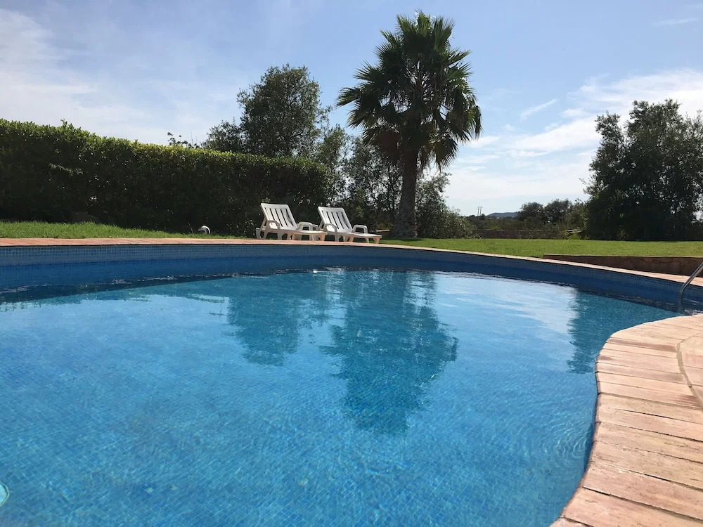 Quiet Cottage With Pool